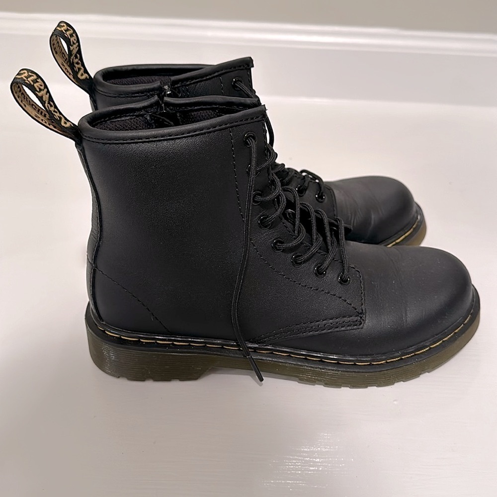 Women’s size 5 black lace up Dr. Martens